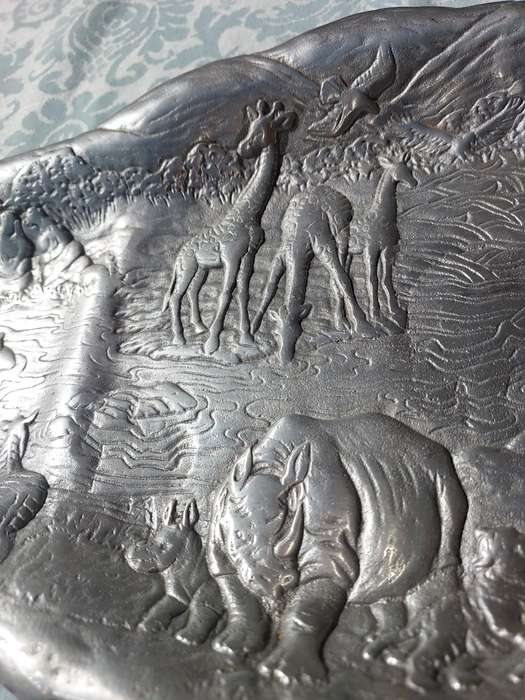 A RARE ART DECOR VINTAGE ALUMINUM ALLOY AFRICAN WILDLIFE SCENNE SERVING PLATTER