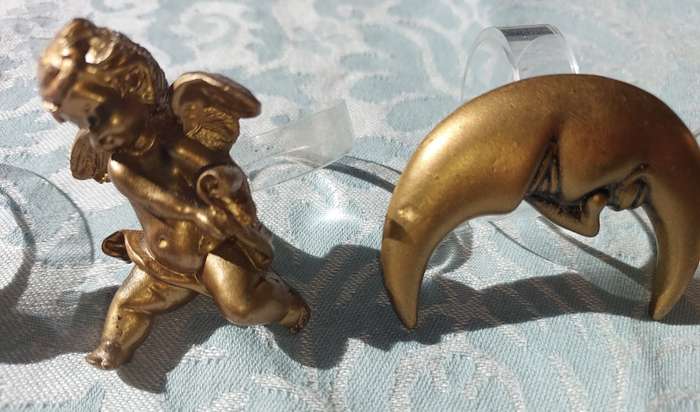 A COLLECTION OF NAPKIN RINGS FOR DIFFERENT OCCASIONS