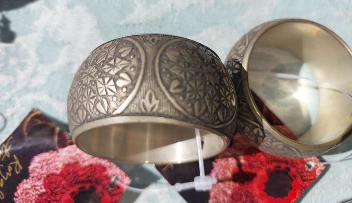 A COLLECTION OF NAPKIN RINGS FOR DIFFERENT OCCASIONS