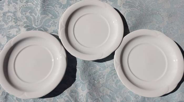 A VINTAGE SET OF 6 WHITE COLOUR ARZSBERG (2) GERMANY (5) SIDE PLATES