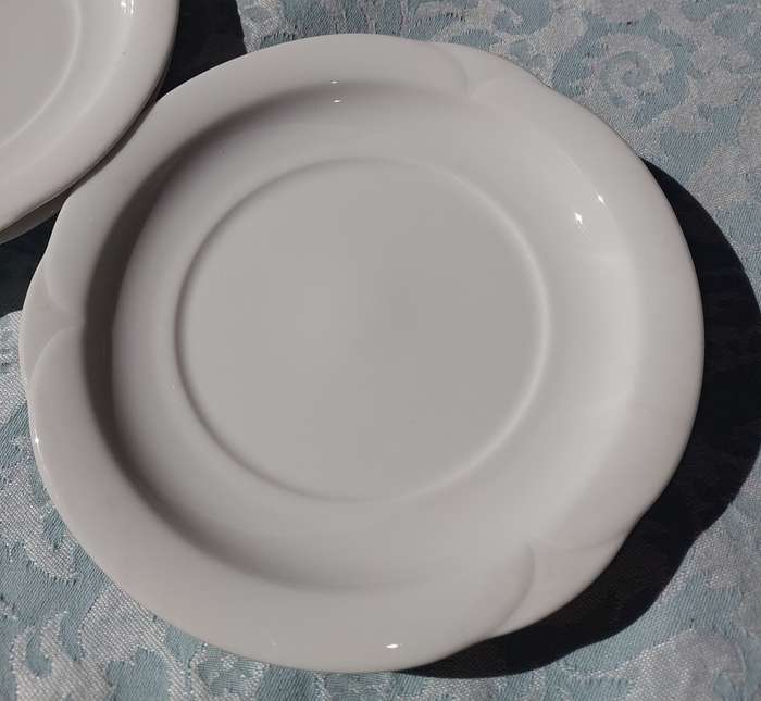A VINTAGE SET OF 6 WHITE COLOUR ARZSBERG (2) GERMANY (5) SIDE PLATES