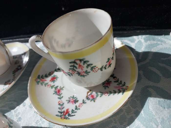A COLLECTION OF HAND PAINTED TEA CUPS AND SAUCERS