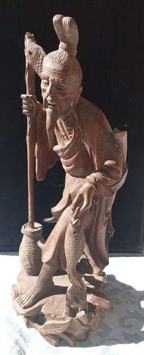 AN ANTIQUE CHINESE CARP FISHERMAN STATUE