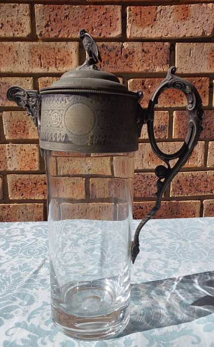 AN ANTIQUE CRYSTAL GLASS WATER CARAFE VICTORIAN PITCHER TROOHY