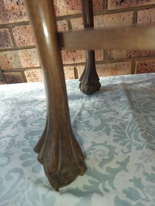AN ANTIQUE SOLID WOOD TWO TEAR TEA TABLE WITH BALL N CLAW LEGS