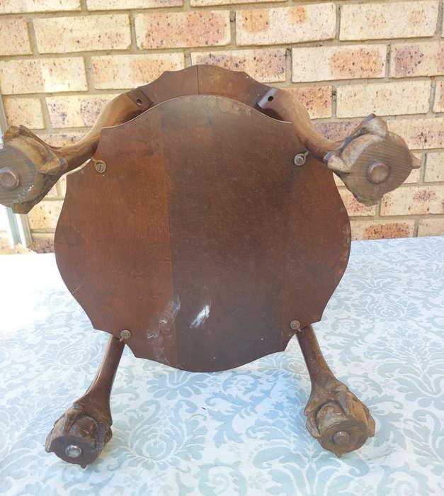 AN ANTIQUE SOLID WOOD TWO TEAR TEA TABLE WITH BALL N CLAW LEGS