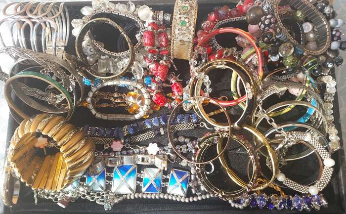 A VINTAGE USED JOB LOT COLLECTION BRACELETS AND BANGLES