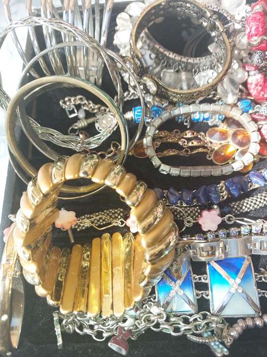 A VINTAGE USED JOB LOT COLLECTION BRACELETS AND BANGLES