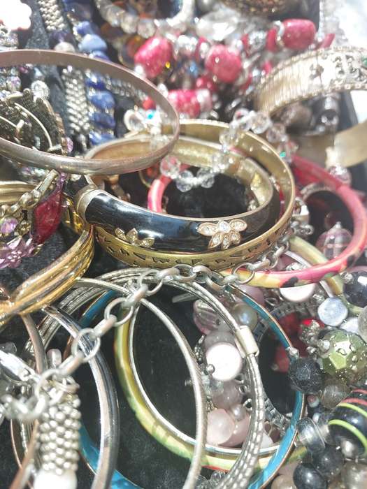 A VINTAGE USED JOB LOT COLLECTION BRACELETS AND BANGLES