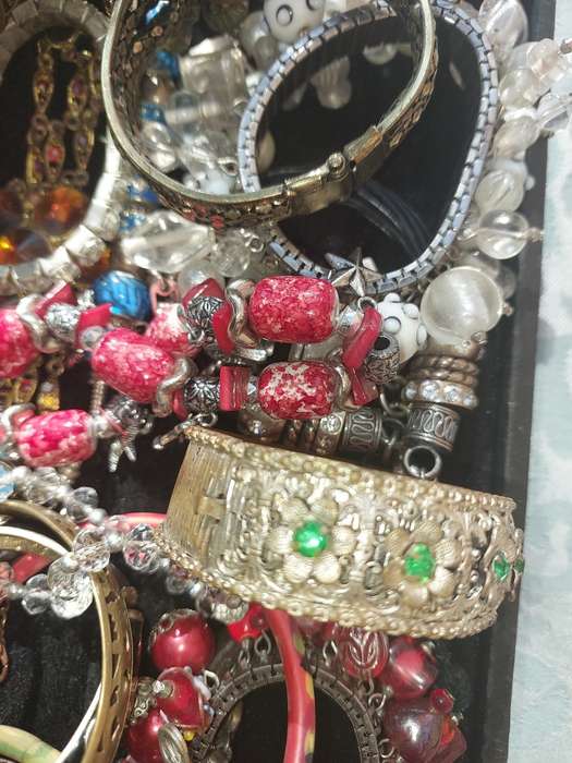 A VINTAGE USED JOB LOT COLLECTION BRACELETS AND BANGLES