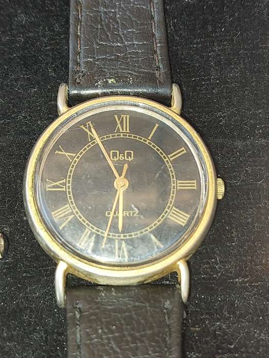 A VINTAGE USED WOMEN DRESS WATCHES