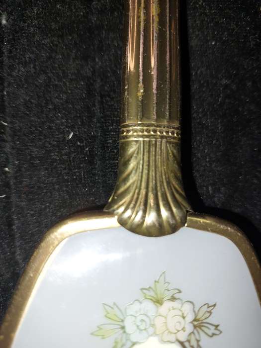 AN ANTIQUE COLLECTION EDWARDIAN BRASS GOLD PLATED HAIR BRUSHES