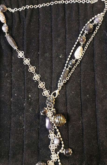 A VINTAGE JOB LOT QUALITY COSTUME NECKLACES
