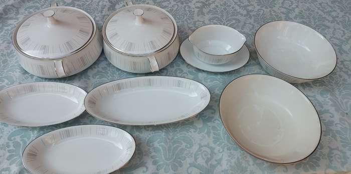 A VINTAGE NORATAKI 8 PIECE JAPAN 6531 DINNER SERVING SET