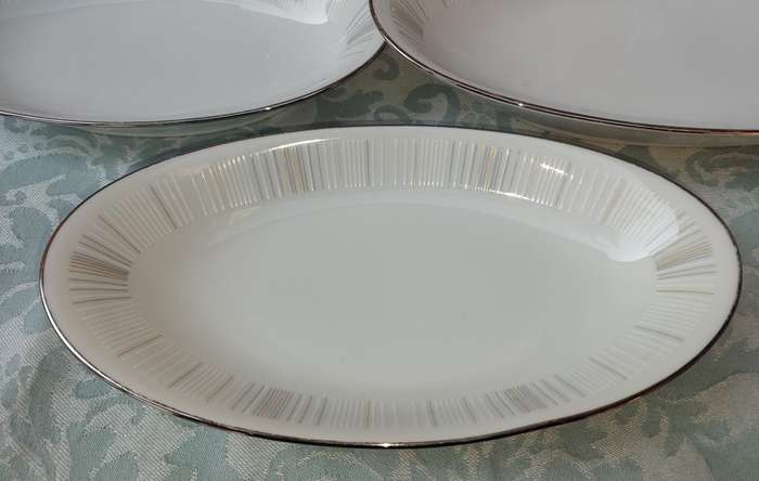 A VINTAGE NORATAKI 8 PIECE JAPAN 6531 DINNER SERVING SET