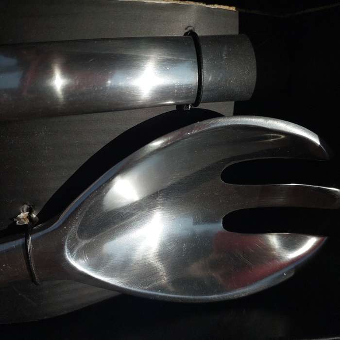 AN ALUMINIUM ALLOY ART DECOR SALAD LADEL SET