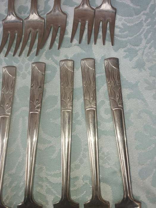 AN ANTIQUE BELVIN NICKEL SILVER CUTLERY SET
