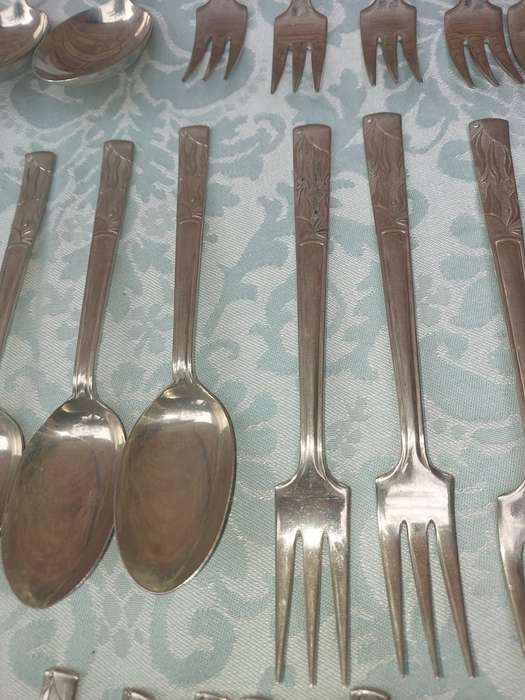 AN ANTIQUE BELVIN NICKEL SILVER CUTLERY SET