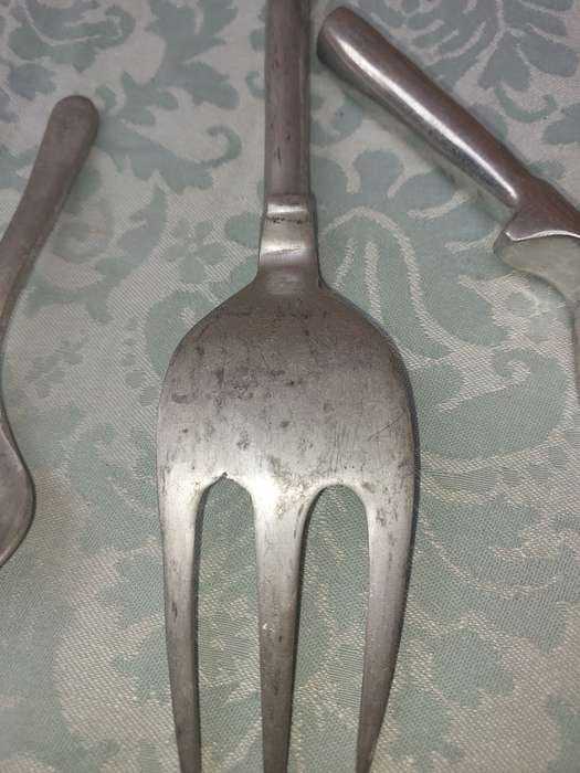 SIX VINTAGE ART DECOR ALUMINUM ALLOY CUTTLERY