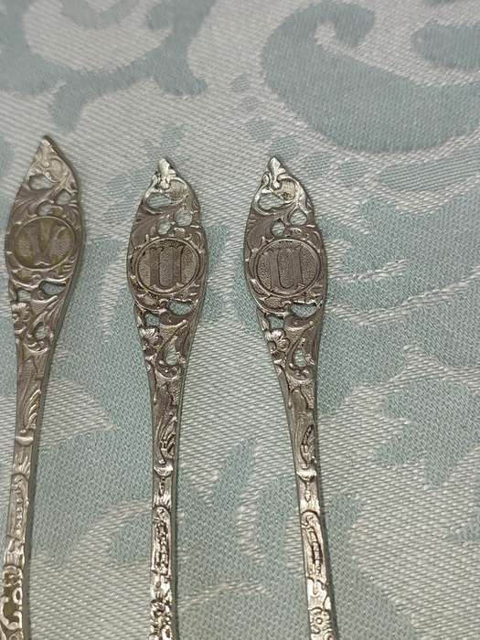A COLLECTION OF 11 DELF MADE IN HOLLAND TEASPOONS