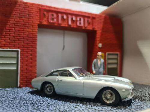 BEST-MODEL - FERRARI - FERRARI 250 GTL - INGRESSO FABBRICA FERRARI MARANELLO - WITH FIGURE