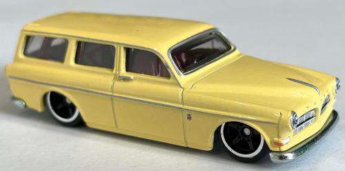 HOT WHEELS `BOULEVARD` VOLVO P220 AMAZON ESTATE