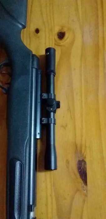 GAMO CFX PELLET GUN WITH SCOPE - 1000 FPS IN EXCELLENT CONDITION - MADE IN SPAIN
