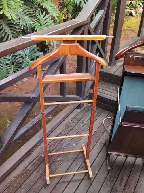 VINTAGE 2 X BUTLER STANDS - 1 X ENGLAND MAKE WITH PRESS/IRON - 1 X OAK BUTLER Compact - 100% WORKING