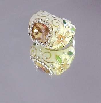 UNIQUE AND EXQUISITE DETAILED RING
