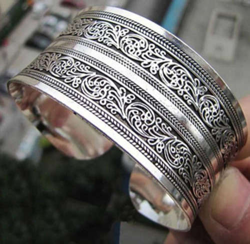 Eye Catching   **Newly Imported** 28mm Silver Open Bangle