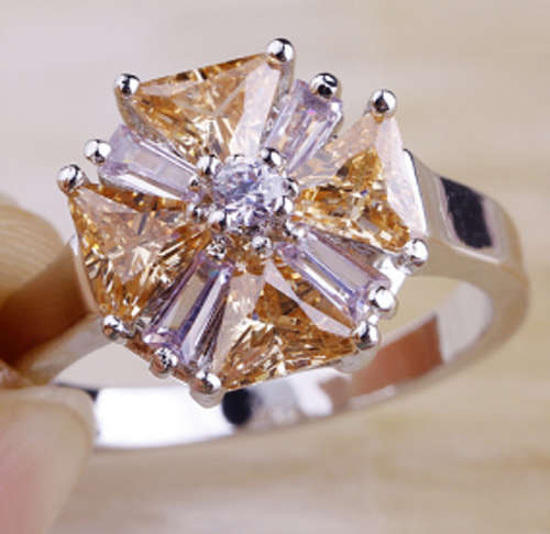 -- Size 7 -- Orange Beryl Gemstone Ring with 925 Marking (4.5gr)