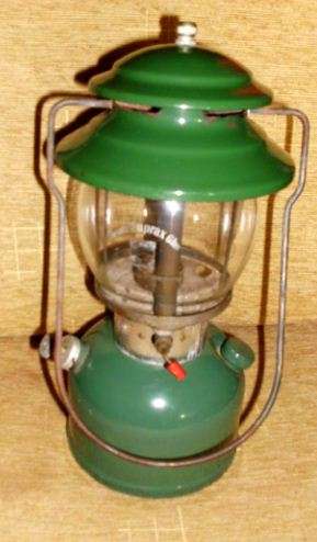 Old Coleman Lantern / Ou Coleman lamp