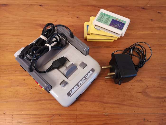 Nintendo Famicom Clone plus games
