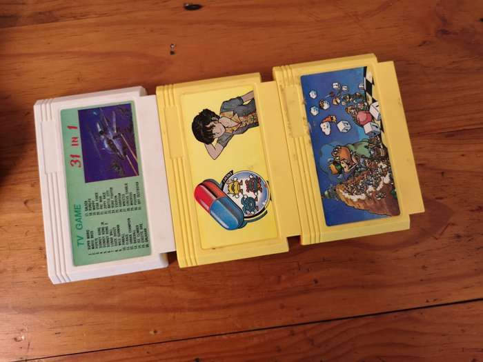 Nintendo Famicom Clone plus games