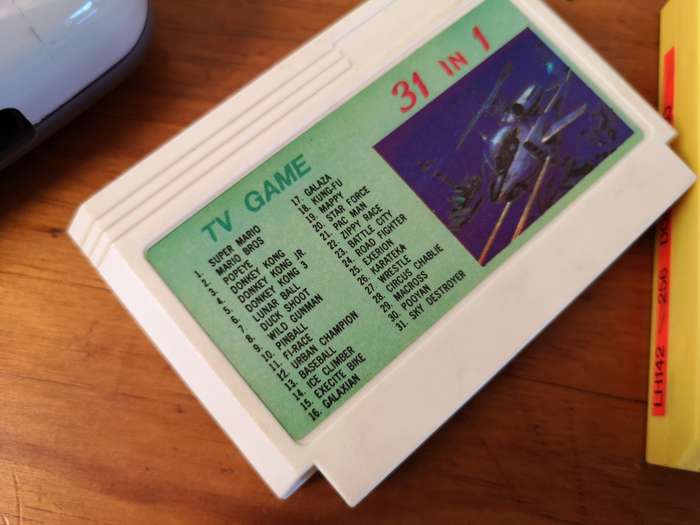 Nintendo Famicom Clone plus games