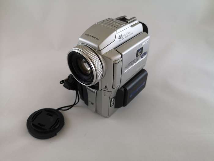Sony Handycam DCR-PC110E PAL MiniDV Camcorder
