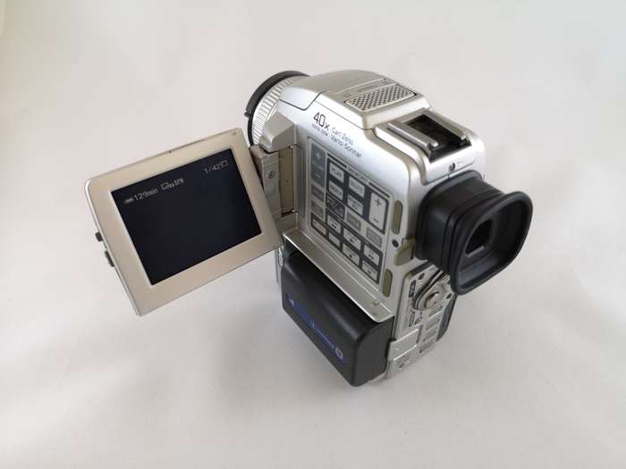 Sony Handycam DCR-PC110E PAL MiniDV Camcorder