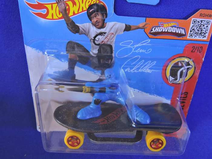 Hot Wheels  Skate Brigade ( Black skateboard )