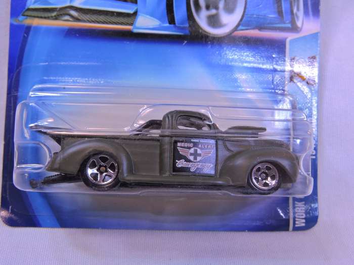 Hot wheels FORD Pick up Bakkie ( Matt Grey ) Medic Alert Work Crewsers Long Card