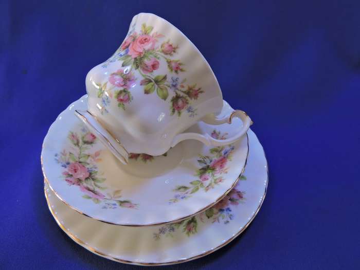 Royal Albert Trio MOSS ROSE  Fine porcelain