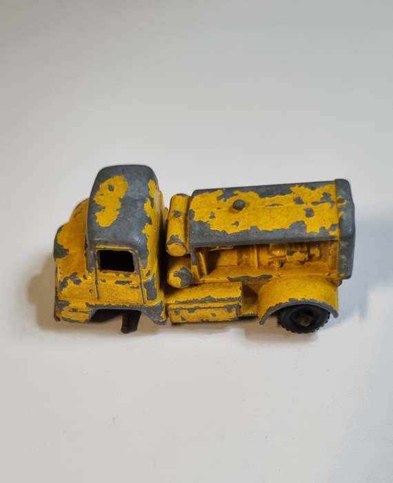 Matchbox Lesney Ford Thames Trader Compressor Truck #28B