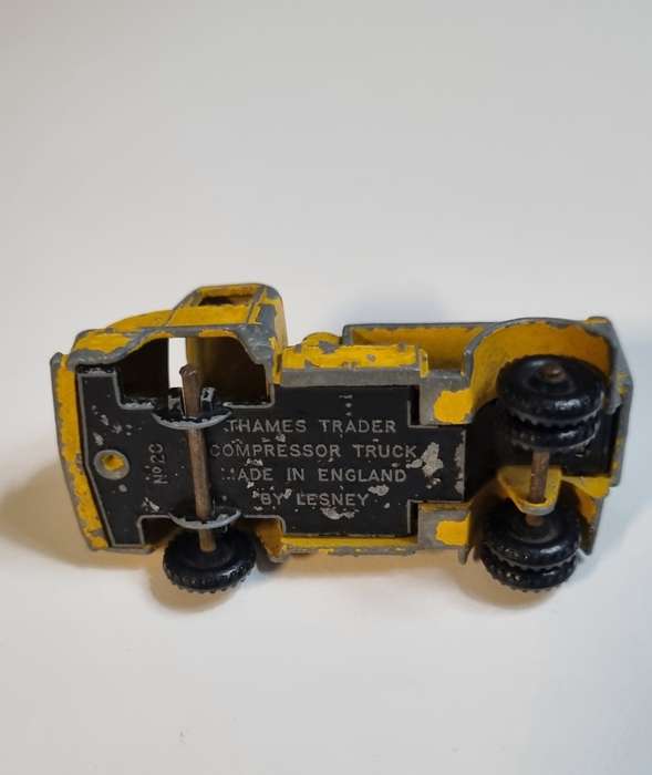 Matchbox Lesney Ford Thames Trader Compressor Truck #28B