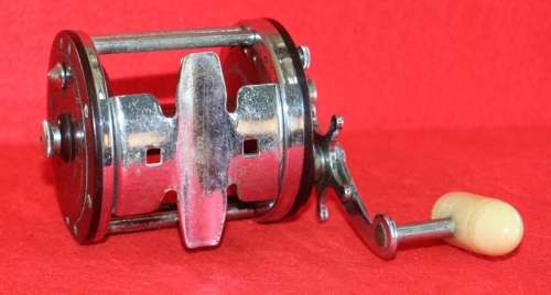 Penn 500 Jigmaster fishing Reel + spare spool