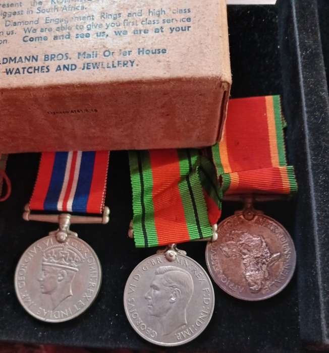 8 X WW1 AND WW2 MEDALS FOR 3 X HARDING FAMILY MEMBERS WITH DISCHARGE , MEDAL & BAPTISM CERTIFICATES