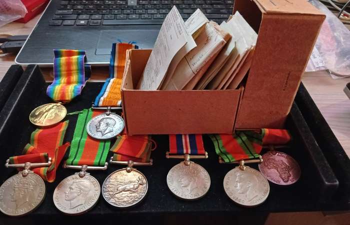 8 X WW1 AND WW2  MEDALS FOR 3 X HARDING FAMILY MEMBERS WITH DISCHARGE , MEDAL & BAPTISM CERTIFICATES