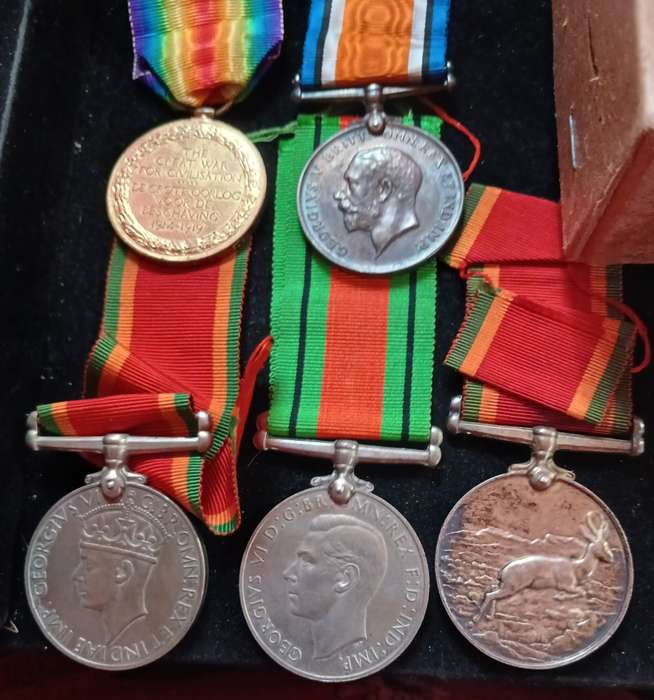 8 X WW1 AND WW2  MEDALS FOR 3 X HARDING FAMILY MEMBERS WITH DISCHARGE , MEDAL & BAPTISM CERTIFICATES