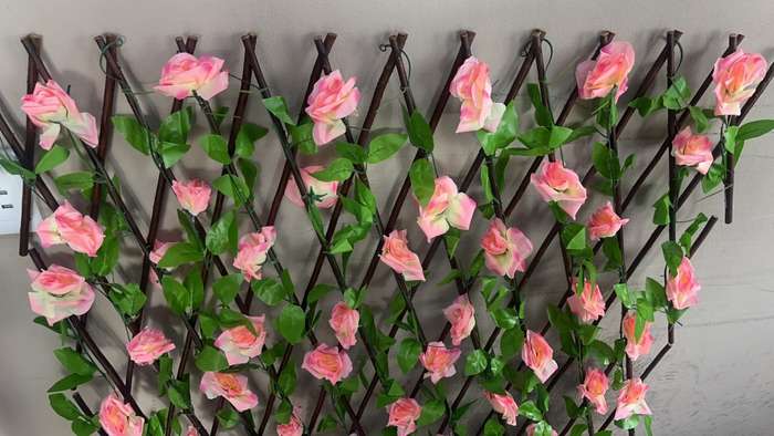 110cm Wooden Hedge with Artificial Flower Fence Screen Expanding Trellis