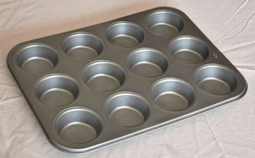 Cupcake/Muffin tray (bakes 12)
