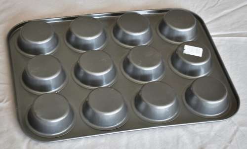 Cupcake/Muffin tray (bakes 12)