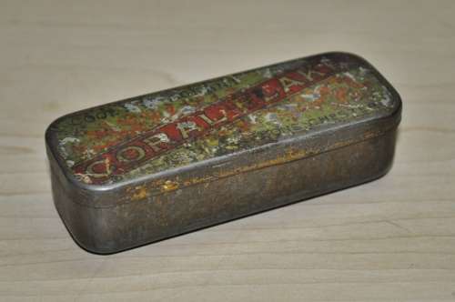 Vintage W T Davies and Sons Coral Flake Tobacco Vesta Finger Tin c1940